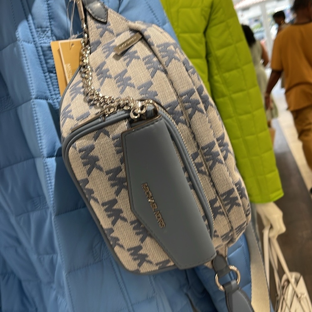 MICHAEL KORS
Maisie Large Logo 2-in-1 Sling Waist Fanny Pack Crossbody 
Denim - Picture 4 of 16